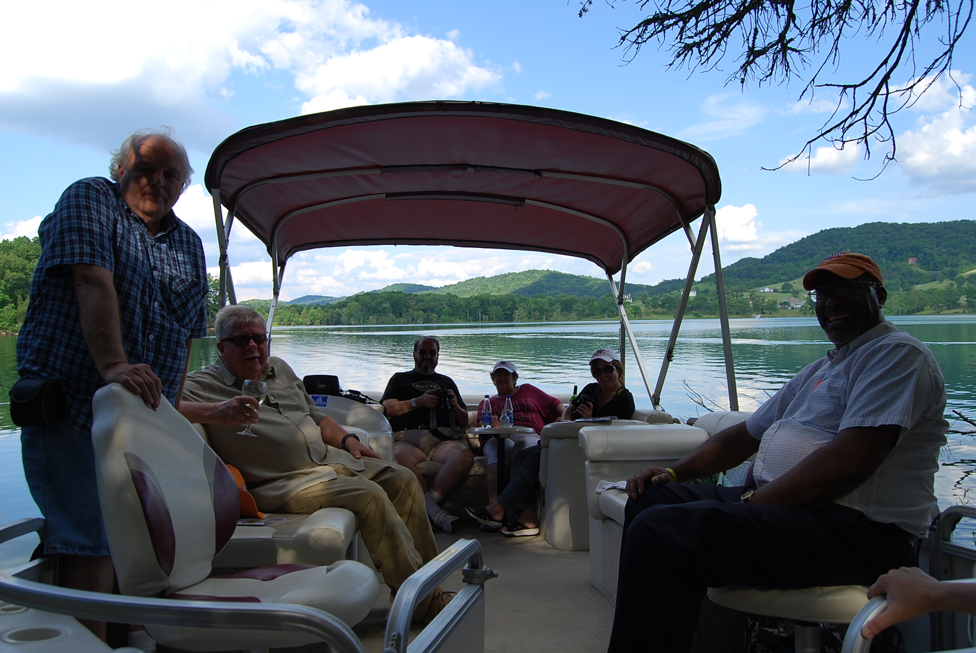 Pontoon of friends