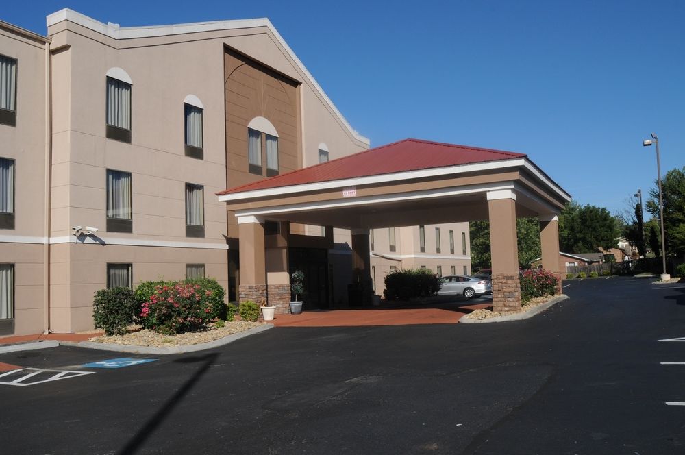 Quality Suites entrance.