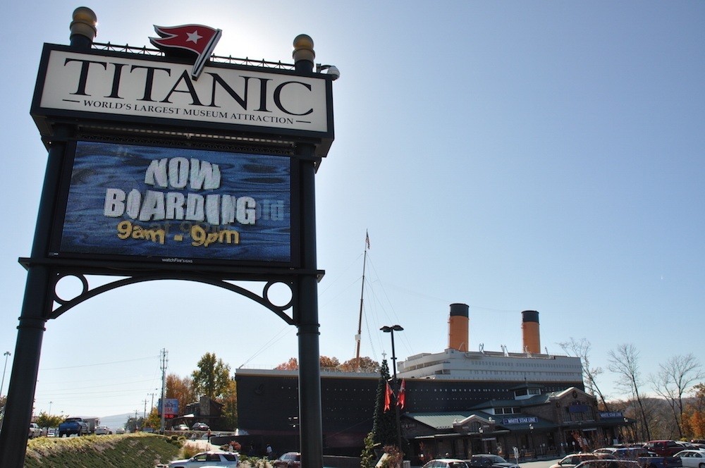 Titanic attraction sign