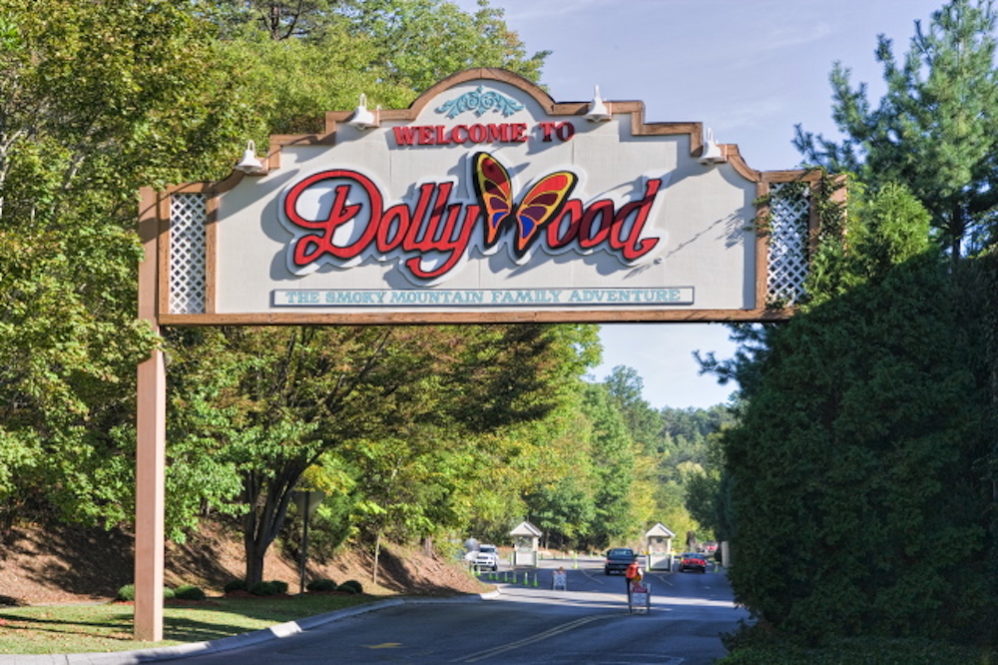 Dollywood entrance sign