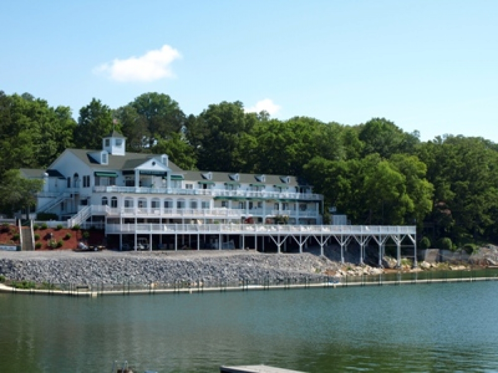 Mountain Harbor Inn on Douglas Lake